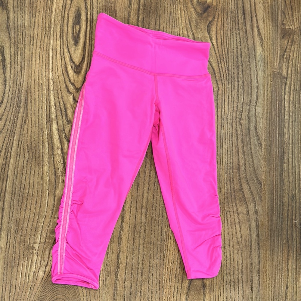 Lululemon Barbie pink cropped leggings size 2